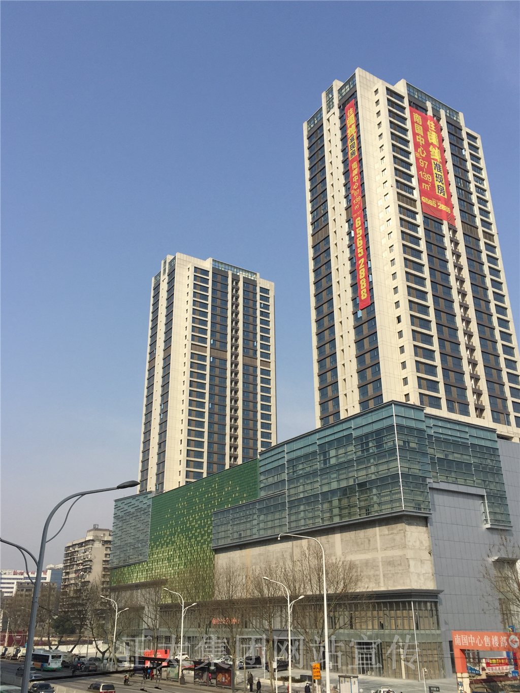 1武汉南国中心工程，建筑面积108584平方米，地上31层，地下4层，地下室采用逆作法施工，获湖北省楚天杯.JPG